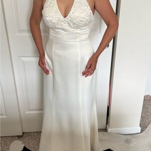 White Halter Sleeveless Wedding Dress